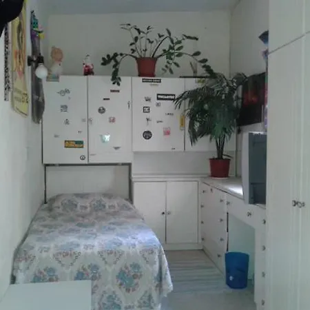 1, 2 Or 3 Bed - Malta Location, Very Near Sea And Tourism Hub Gazde/Camere de închiriat *